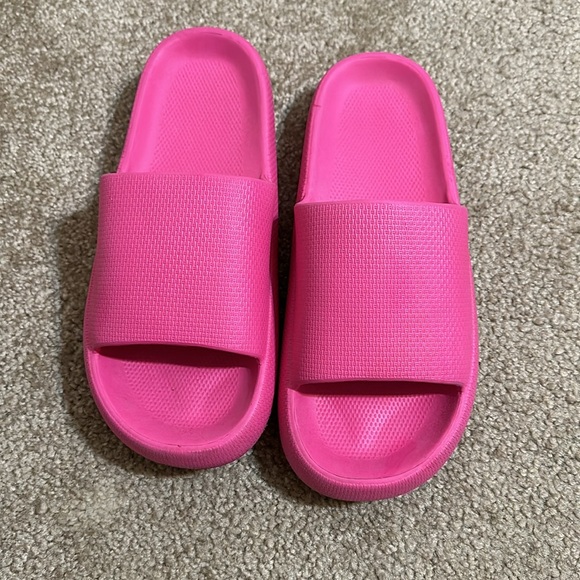 Cloud slipper sandals women’s size 11. Super comfy 💕 - Picture 12 of 16